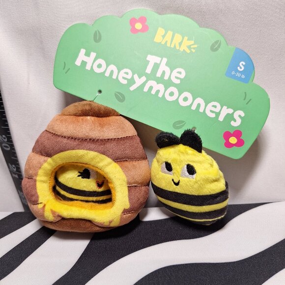 NWT Bark *BarkBOX* SunnySpot Garden theme box with 3 toys and 3 treats - S - Picture 2 of 16